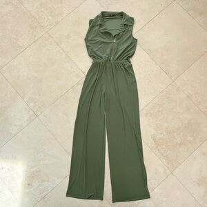 Tiana B Olive Green Wide Leg Jumpsuit XS Sleeveless Zip Front Jumpsuit EUC